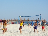 Strandvolleyball ved Sa Ràpita. Ungdom pleide å samles her ved enden av stranden om ettermiddagen rundt 17-1800 tiden.
