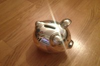 Emptied this cute pig and now my brother is trying to sell it for 10 NOK