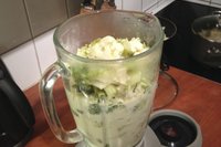 Mikse oppkoket blomkål (+brokkoli), kraft og litt fløte