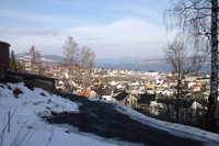 Utsikt ut mot sykehuset / fotballbanen