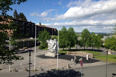 Ny statue ved Fjellhallen