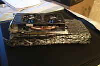 Det nye skjermkortet (under) er seriøst langt!