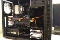 ..og slik ble det sendes ut tilslutt. Har flyttet frem kablene til harddiskene siden dette bildet ble tatt.