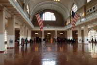 Inne på immigrantmottaket på Ellis Island