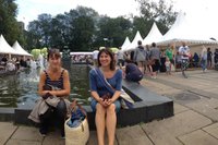 Søster og tante på mela-festivalen