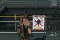 Etter at Quiet forsøker å drepe en av de andre soldatene, utenfor cellen hennes.