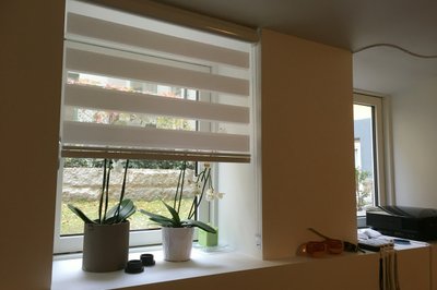 Her etter montasje av persienner i stuen