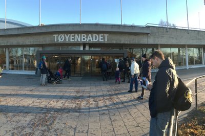 Tilbake i Oslo, en tidlig morgen på Tøyenbadet