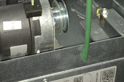 En reim rundt varmeveksleren og her motorhjulet på tomgang