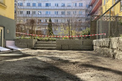 Trapp ferdig og jord lagt. Venter bare på ferdigplen.