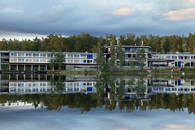 Utsikt mot hotellet fra kveldens padletur