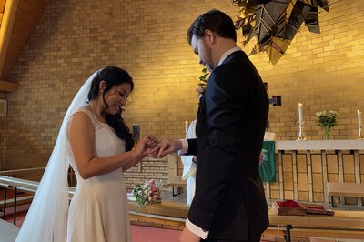 I kirken, påføring av ringer