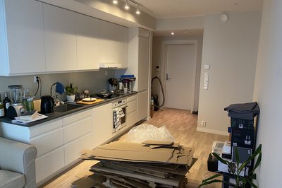 Kjøkkenutstyr på plass