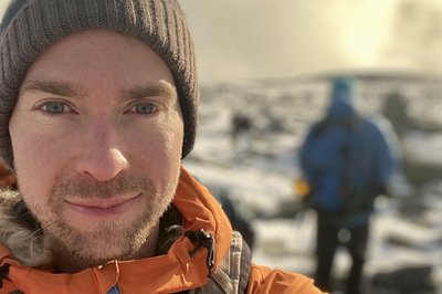 Tåken lettet da vi var på vei ned. Helt magisk å gå ned igjen.
