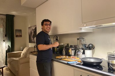 Vivek lager mat. Han var på besøk i romjulen og nyttår