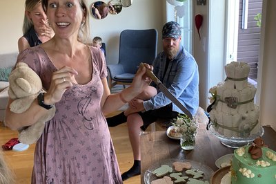 Søster starter på kaken