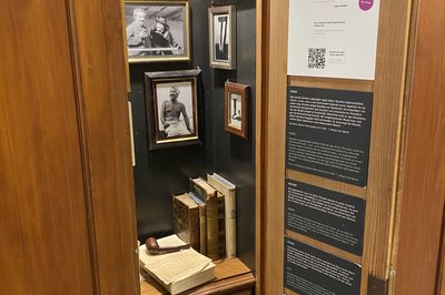 Vi var også innom universitetet. Her er skapet Einstein brukte, nå dekorert med bilder og multimedia