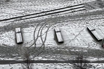 Det snødde i natt, og folk har tråkket rundt
