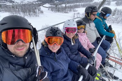 På hyttetur med Gøran og familien. Det ble en hel dag i slalombakken