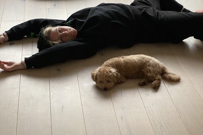 Strekke seg med Benii