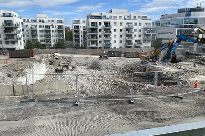 Nå rives det både her og der for å gjøre plass til flere leiligheter