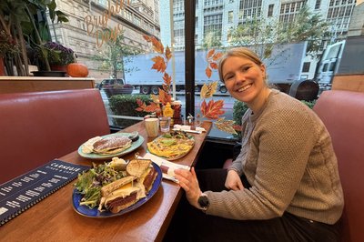 En bedre og vesentlig dyrere diner rett ved central park. Vi kom tidlig om morgenen og hold av bord for de 4 andre som trengte noe mer tid om morgenen