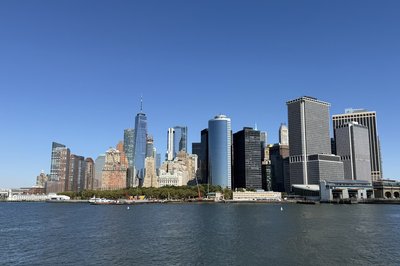 Litt lenger ute, utsikt mot Manhattan